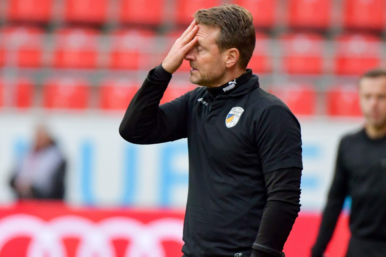schmitt jena 3.liga Rico Schmitt fasst sich an den Kopf