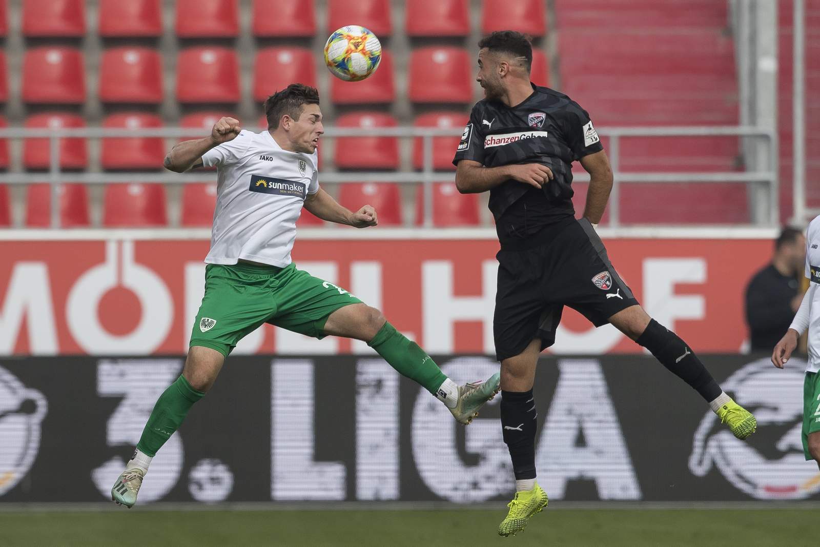 3. liga, preußen münster, fc ingolstadt, luca schnellbacher, fatih kaya Münsters Luca Schnellbacher (l.) gegen Ingolstadts Fatih Kaya.
