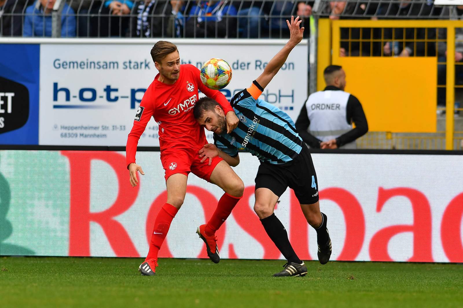 3. liga, fck, lucas röser Lucas Röser (l.) im Zweikampf mit Mannheims kevin Conrad.