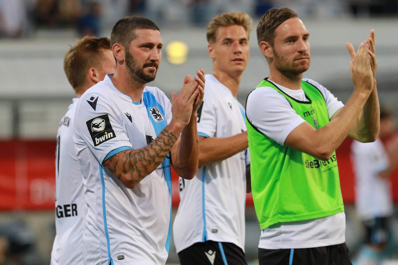 Sascha Mölders, Markus Ziereis, 1860 München Sascha Mölders und Markus Ziereis klatschen