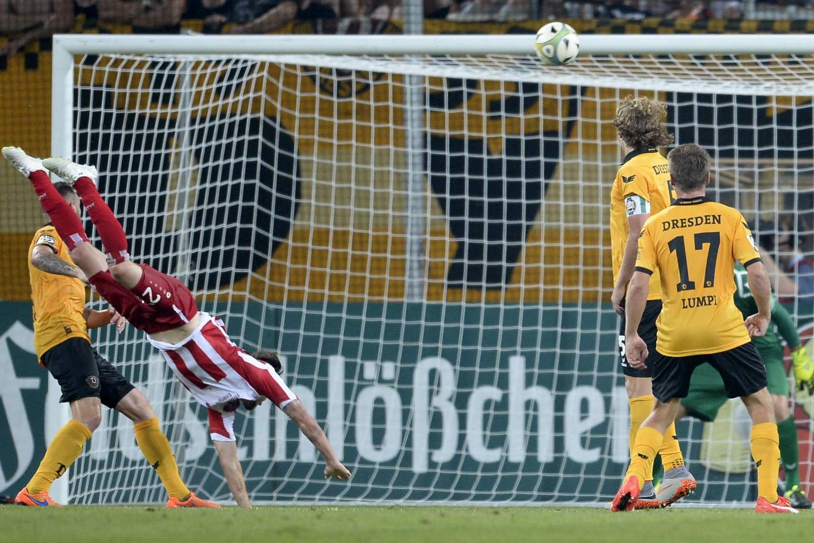 3.liga kammlott erfurt dynamo dresden Carsten Kammlott erzielt Skorpion Tor für Rot-Weiß Erfurt gegen Dynamo Dresden