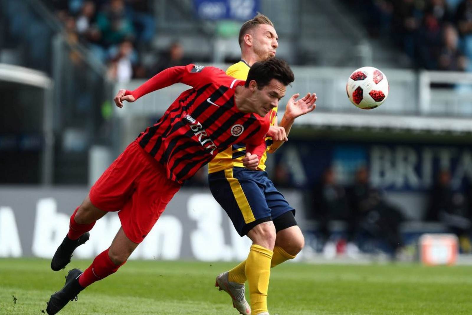 wehen wiesbaden, jeremias lorch, 3. liga Jeremias Lorch am Ball für Wehen Wiesbaden