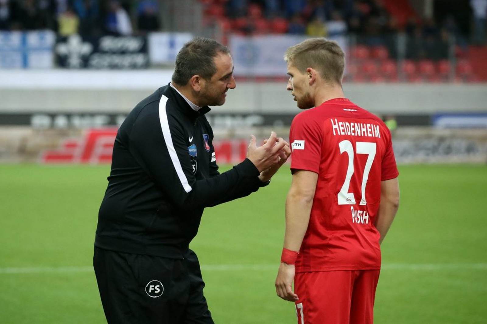 frank schmidt, kolja pusch, 1 fc heidenheim, 2. bundesliga Kolja Pusch erhält Anweisungen von Frank Schmidt
