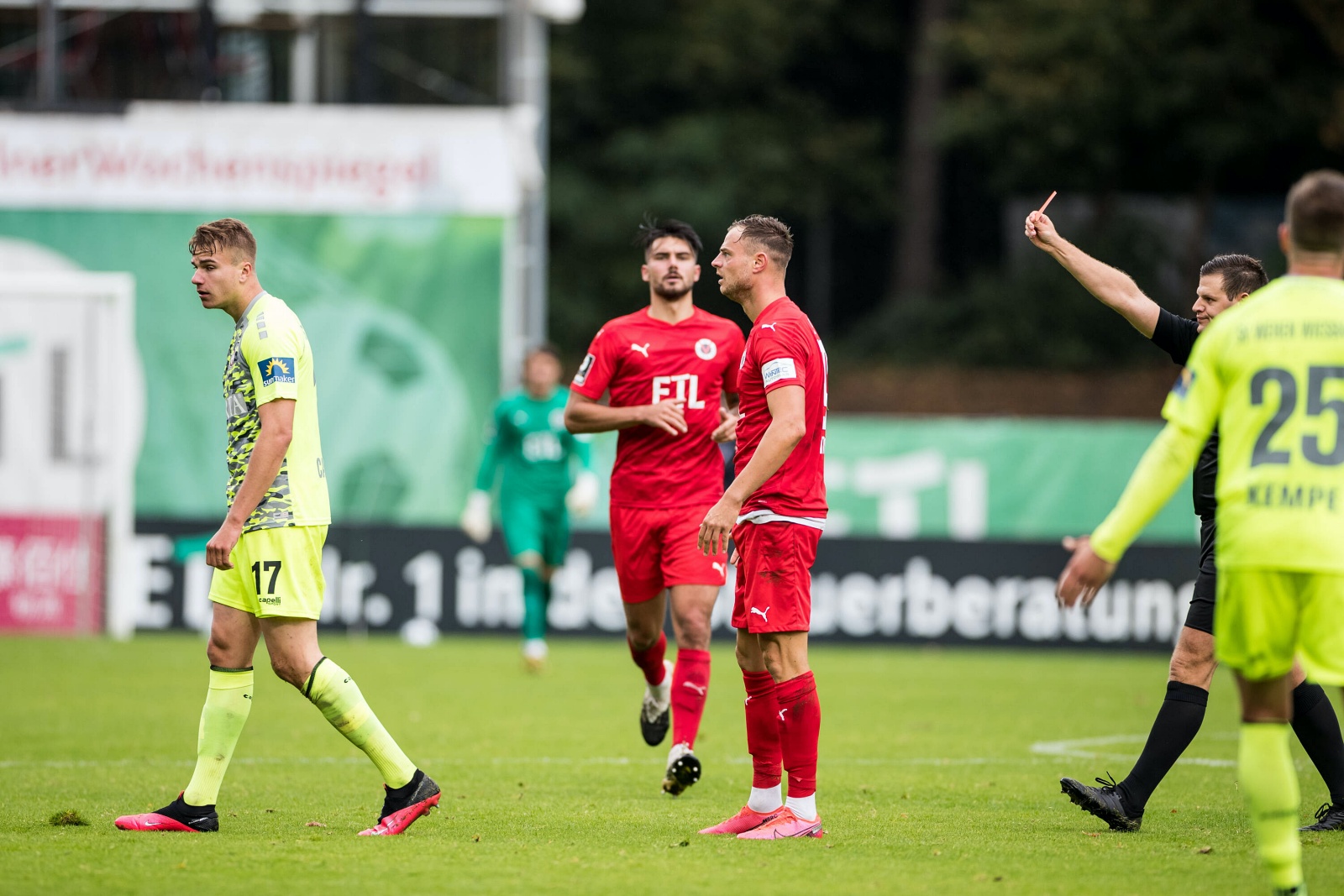 florian carstens, Wehen Wiesbaden, 3. liga Florian Carstens muss vom Platz