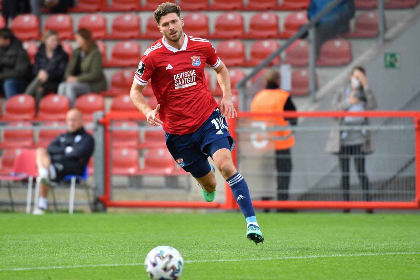3. liga, unterhaching, patrick hasenhüttl Patrick Hasenhüttl jagt den Ball.