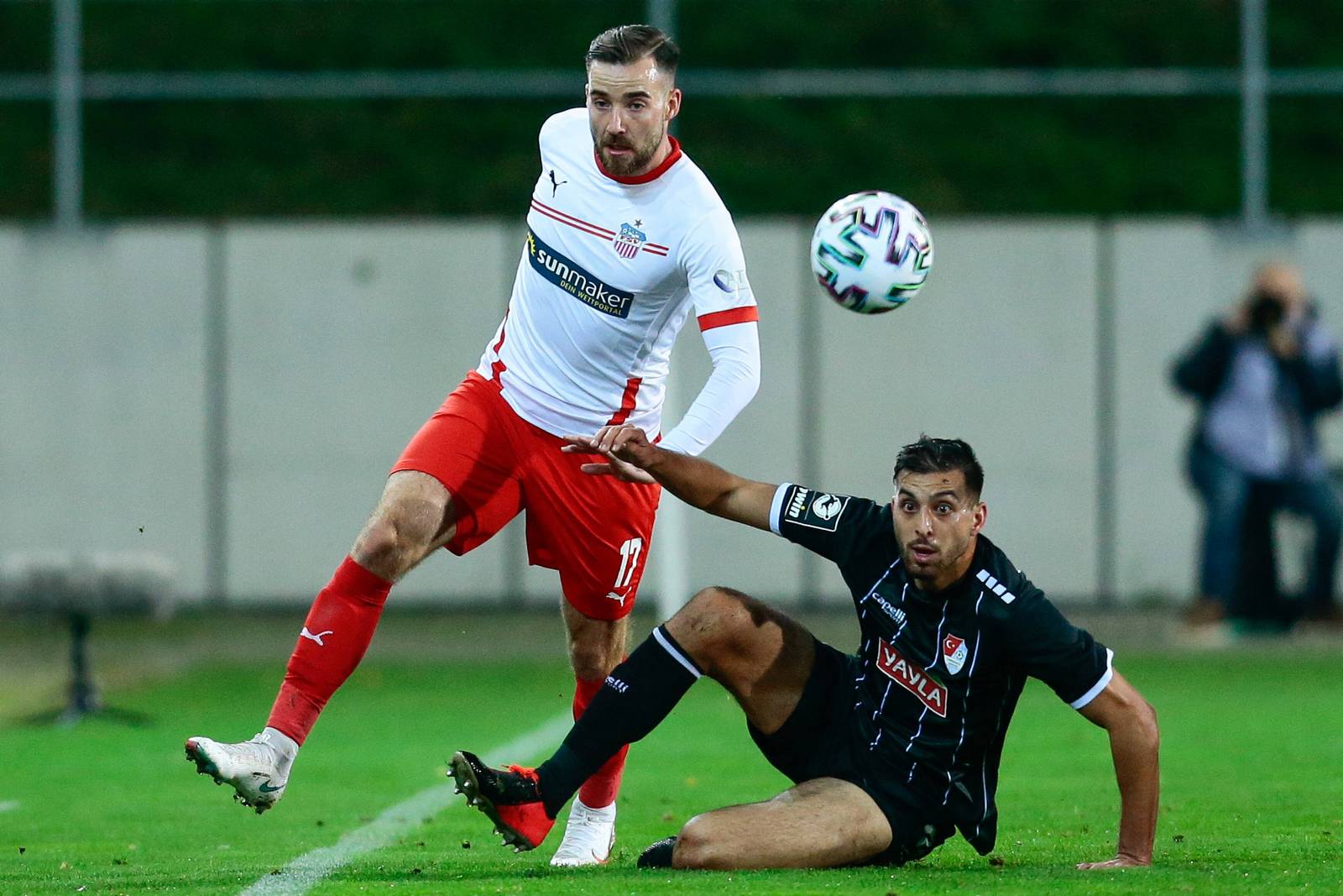 Morris Schröter, FSV Zwickau, Furkan Zorba, Türkgücü München, 3. Liga Morris Schröter vom FSV Zwickau gegen Furkan Zorba von Türkgücü München