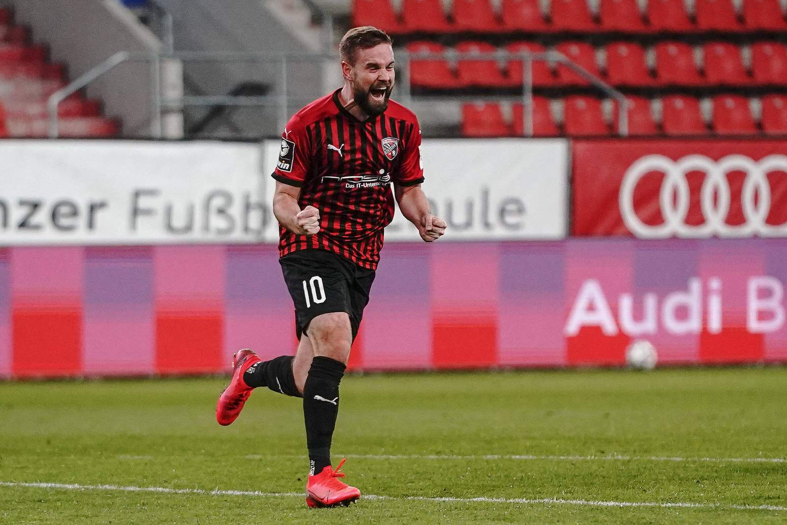 3. liga, fc ingolstadt, marc stendera Marc Stendera jubelt gegen Wehen Wiesbaden.