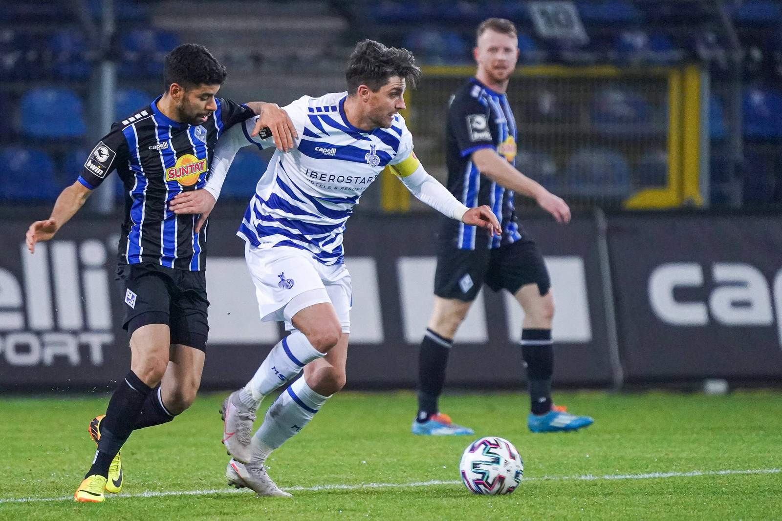 3. liga, msv duisburg, moritz stoppelkamp Moritz Stoppelkamp (r.) gegen Hamza Saghiri.